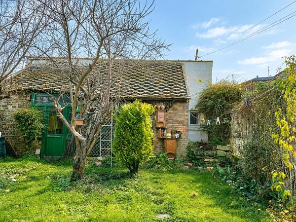 Clamart -Quartier Gare. Ensemble immobilier familial avec jardin et stationnements 150 m² à réinventer