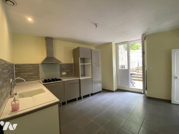 MAISON DE VILLAGE HABITABLE