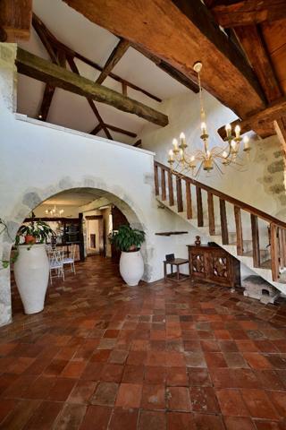 GRANDE PROPRIETE IDEALE POUR PROJET D'HEBERGEMENT Nerac