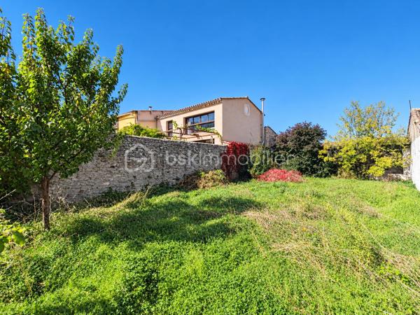 Située en plein centre-village, cette parcelle constructible de 215 m² offre une belle opportunité pour concrétiser votre projet de construction.

📍 Emplacement en zone U1 du PLU (centre-village)
🏡 Possibilité de construction en limite séparative
📐 Emprise au sol pouvant atteindre 100 %, sous réserve du respect des règles d'urbanisme
🏗️ Possibilité de construire sur plusieurs niveaux, selon la réglementation applicable

ℹ️ À noter : la parcelle est concernée par une servitude liée à la protection des monuments historiques. Votre projet devra respecter les règles d'urbanisme en vigueur.

💡 Vous avez un projet de construction et souhaitez exploiter le potentiel de cette parcelle ? Ce terrain mérite votre attention !

📞 **Contactez-moi pour plus d'informations.**

Cyrielle Terranova
Mandataire immobilier indépendante – BSK Immobilier
✨ Écoute, énergie et bienveillance