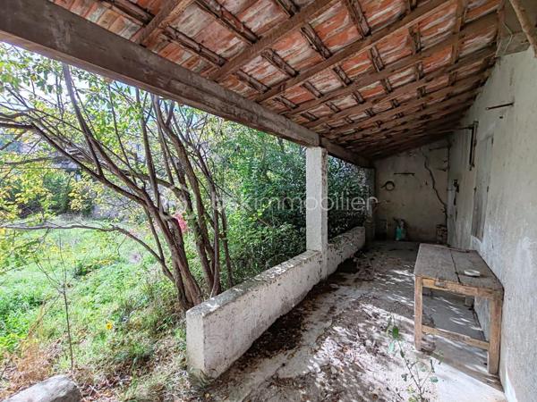 Située en plein centre-village, cette parcelle constructible de 215 m² offre une belle opportunité pour concrétiser votre projet de construction.

📍 Emplacement en zone U1 du PLU (centre-village)
🏡 Possibilité de construction en limite séparative
📐 Emprise au sol pouvant atteindre 100 %, sous réserve du respect des règles d'urbanisme
🏗️ Possibilité de construire sur plusieurs niveaux, selon la réglementation applicable

ℹ️ À noter : la parcelle est concernée par une servitude liée à la protection des monuments historiques. Votre projet devra respecter les règles d'urbanisme en vigueur.

💡 Vous avez un projet de construction et souhaitez exploiter le potentiel de cette parcelle ? Ce terrain mérite votre attention !

📞 **Contactez-moi pour plus d'informations.**

Cyrielle Terranova
Mandataire immobilier indépendante – BSK Immobilier
✨ Écoute, énergie et bienveillance