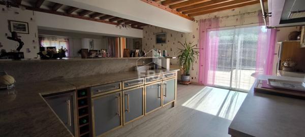 Maison familiale 218 m² - 6 chambres dont 1 de plain-pied - Villeneuve En Perseigne - Garage - Dépendances