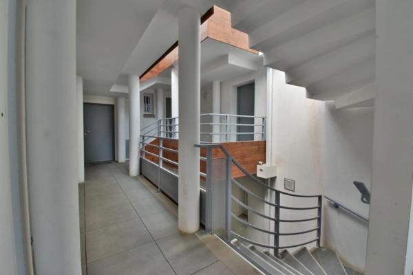 Appartement T3 avec terrasse, double garage et parking privatif. MANOSQUE (04)