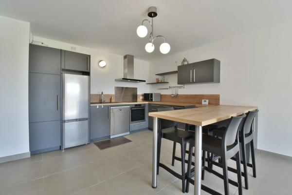 Appartement T3 avec terrasse, double garage et parking privatif. MANOSQUE (04)