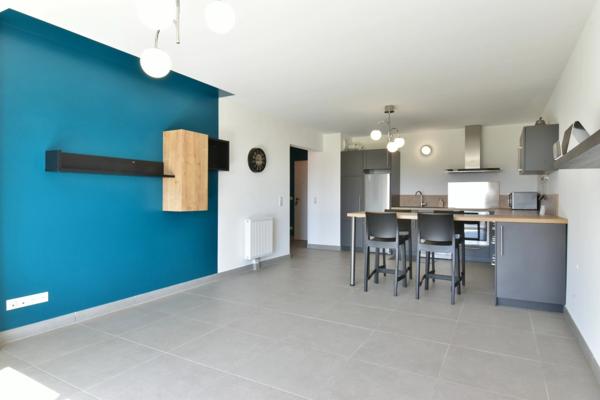 Appartement T3 avec terrasse, double garage et parking privatif. MANOSQUE (04)