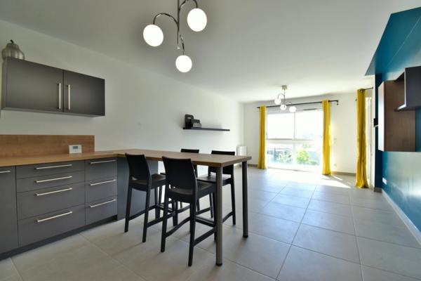 Appartement T3 avec terrasse, double garage et parking privatif. MANOSQUE (04)