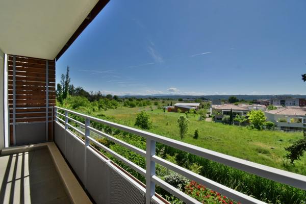 Appartement T3 avec terrasse, double garage et parking privatif. MANOSQUE (04)