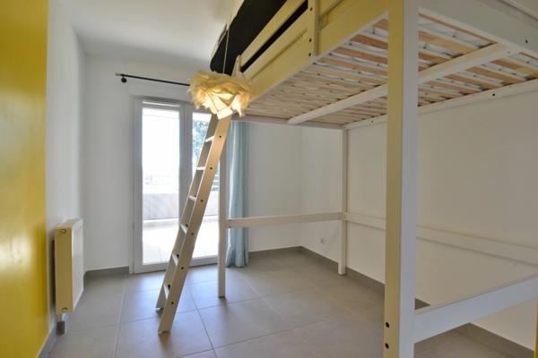 Appartement T3 avec terrasse, double garage et parking privatif. MANOSQUE (04)