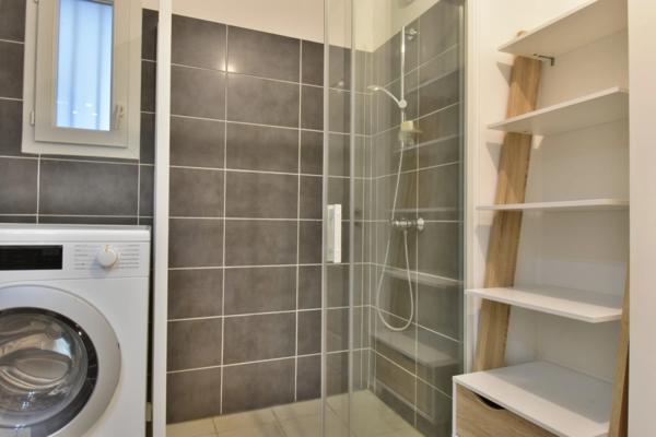 Appartement T3 avec terrasse, double garage et parking privatif. MANOSQUE (04)