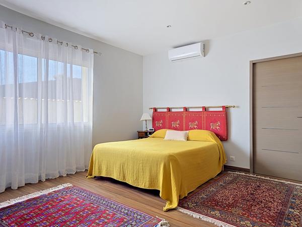 Maison
         7 pièces
        - 244 m² Bien prestige