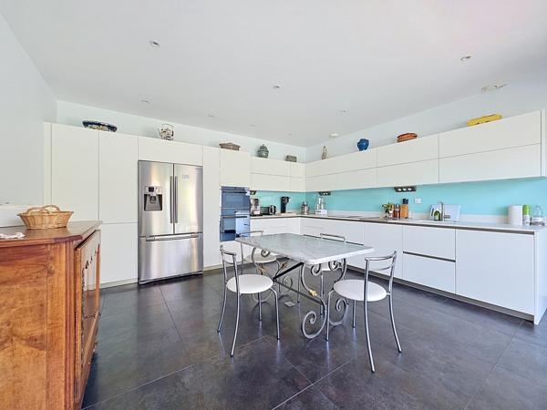 Maison
         7 pièces
        - 244 m² Bien prestige