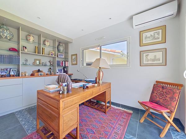 Maison
         7 pièces
        - 244 m² Bien prestige