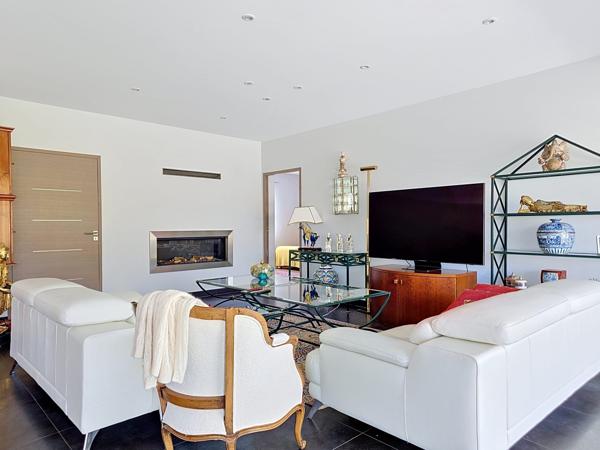 Maison
         7 pièces
        - 244 m² Bien prestige
