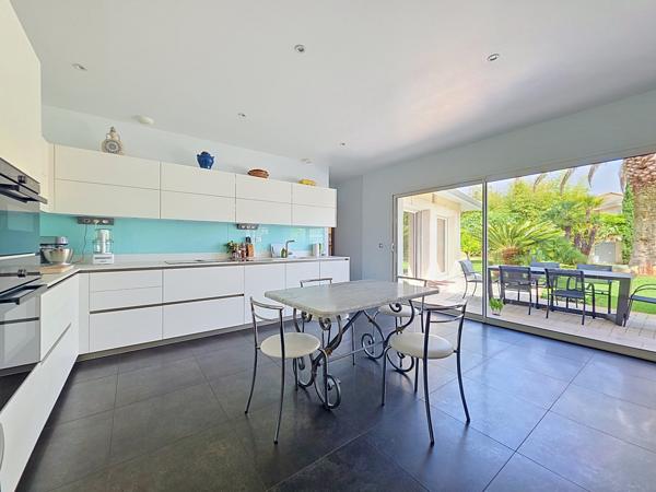Maison
         7 pièces
        - 244 m² Bien prestige