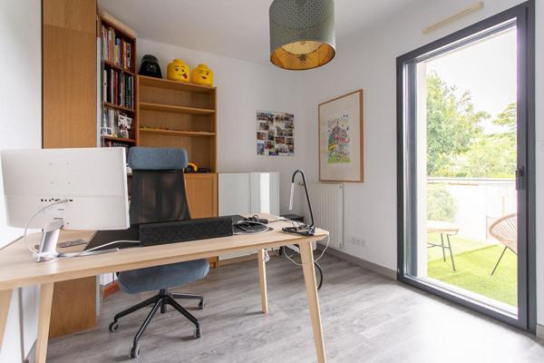 Maison Mouzillon 6 P . 4 Chs . Bureau . 138.77 M² . T 681 M² . Garage . Terrasse . Balcon
