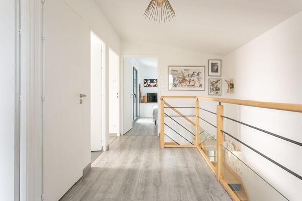 Maison Mouzillon 6 P . 4 Chs . Bureau . 138.77 M² . T 681 M² . Garage . Terrasse . Balcon