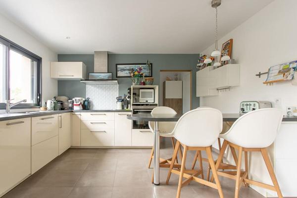 Maison Mouzillon 6 P . 4 Chs . Bureau . 138.77 M² . T 681 M² . Garage . Terrasse . Balcon