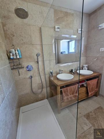 Maison
                                                                                                                                                                                                                                                                                                                        8 pièce(s)                                                                                                                                                                                                          4 chambre(s)                                                                                                                                                                                                          160  m²