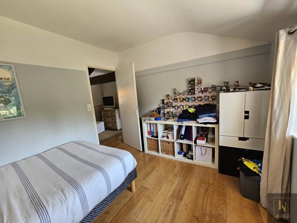 Maison
                                                                                                                                                                                                                                                                                                                        8 pièce(s)                                                                                                                                                                                                          4 chambre(s)                                                                                                                                                                                                          160  m²