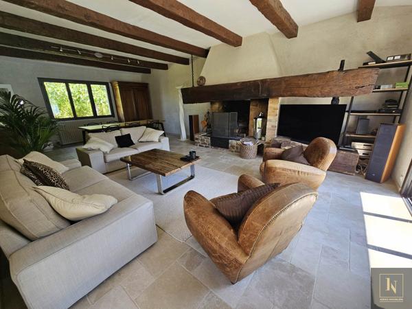 Maison
                                                                                                                                                                                                                                                                                                                        8 pièce(s)                                                                                                                                                                                                          4 chambre(s)                                                                                                                                                                                                          160  m²
