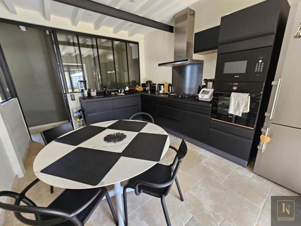 Maison
                                                                                                                                                                                                                                                                                                                        8 pièce(s)                                                                                                                                                                                                          4 chambre(s)                                                                                                                                                                                                          160  m²