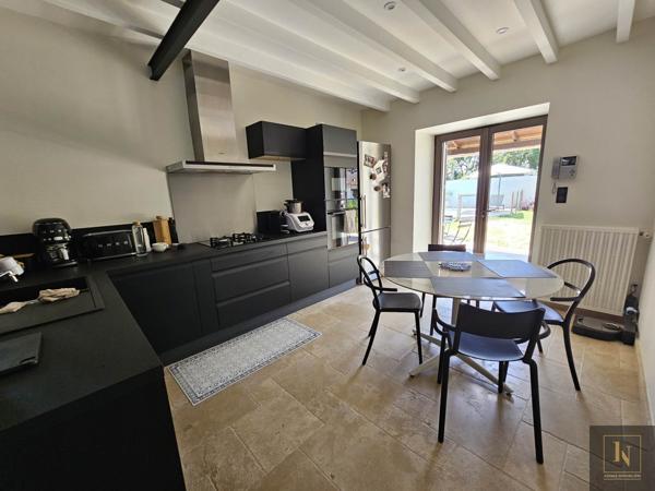 Maison
                                                                                                                                                                                                                                                                                                                        8 pièce(s)                                                                                                                                                                                                          4 chambre(s)                                                                                                                                                                                                          160  m²