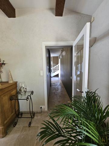 Maison
                                                                                                                                                                                                                                                                                                                        8 pièce(s)                                                                                                                                                                                                          4 chambre(s)                                                                                                                                                                                                          160  m²