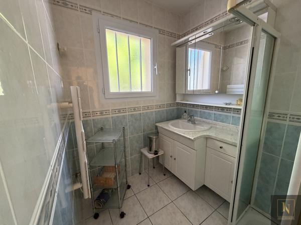 Maison
                                                                                                                                                                                                                                                                                                                        5 pièce(s)                                                                                                                                                                                                          4 chambre(s)                                                                                                                                                                                                          102  m²