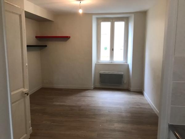 Appartement
                                                                                                                                                                                                                                                                                                                        2 pièce(s)                                                                                                                                                                                                          1 chambre(s)                                                                                                                                                                                                          33.24  m²