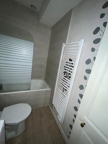 Appartement
                                                                                                                                                                                                                                                                                                                        2 pièce(s)                                                                                                                                                                                                          1 chambre(s)                                                                                                                                                                                                          33.24  m²