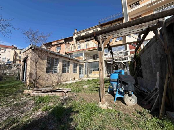 Appartement loft 175 m² + 350 m² de jardin LARAGNE MONTEGLIN (05)