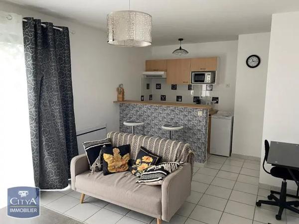 Appartement à louer 2 pièces 39.45m² Niort (79000)