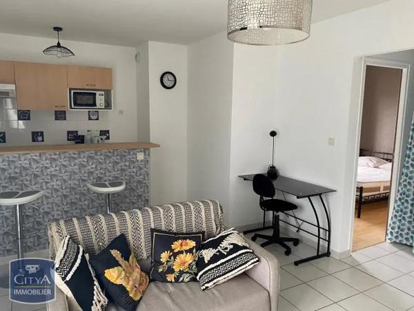 Appartement à louer 2 pièces 39.45m² Niort (79000)