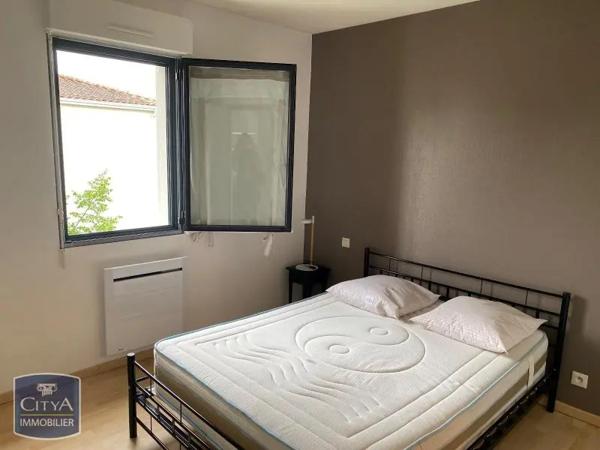 Appartement à louer 2 pièces 39.45m² Niort (79000)