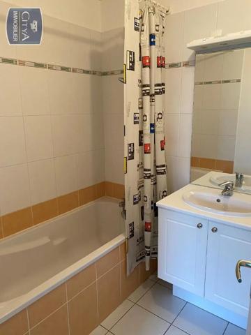 Appartement à louer 2 pièces 39.45m² Niort (79000)