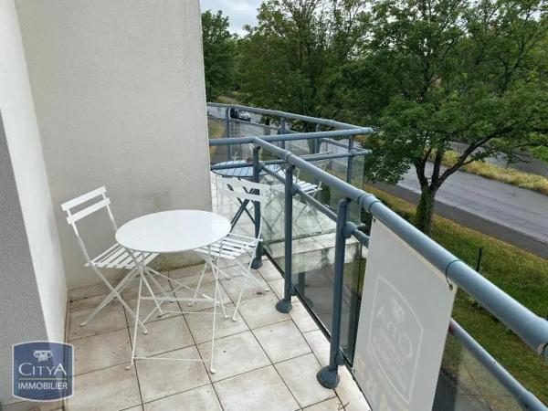 Appartement à louer 2 pièces 39.45m² Niort (79000)