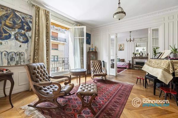 Familial, bel immeuble Art Déco