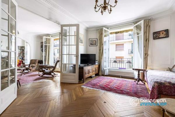 Familial, bel immeuble Art Déco