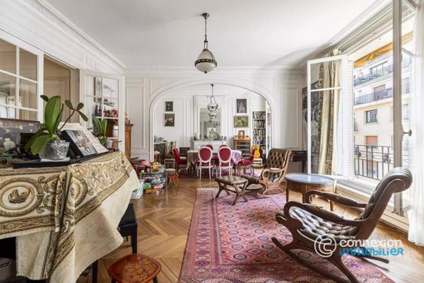 Familial, bel immeuble Art Déco