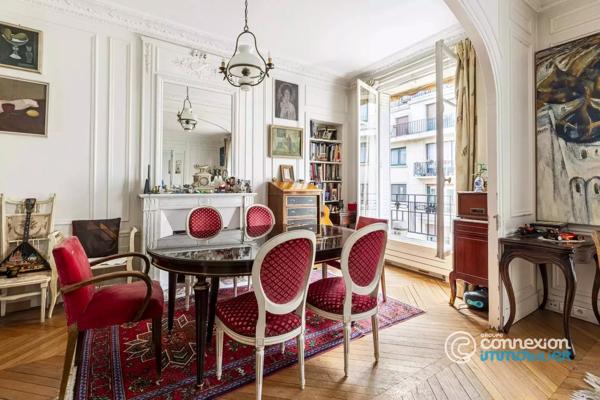 Familial, bel immeuble Art Déco