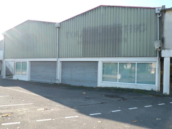 ⚜ A LOUER CHATEAUBERNARD Zone Commercial Local Bureau ⚜