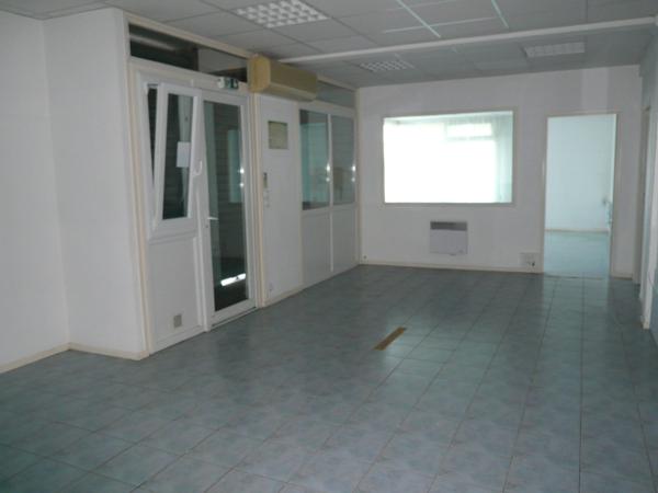 ⚜ A LOUER CHATEAUBERNARD Zone Commercial Local Bureau ⚜