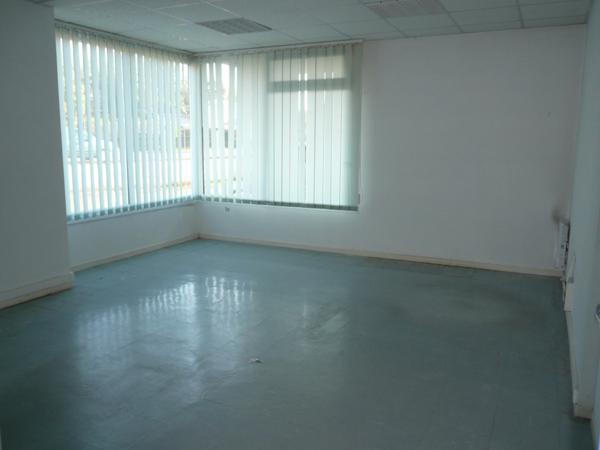 ⚜ A LOUER CHATEAUBERNARD Zone Commercial Local Bureau ⚜