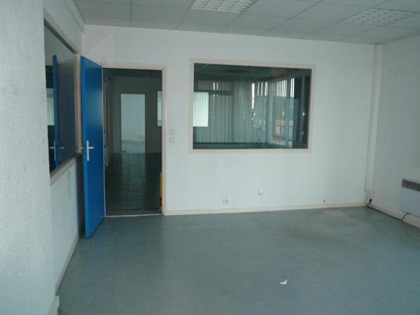 ⚜ A LOUER CHATEAUBERNARD Zone Commercial Local Bureau ⚜