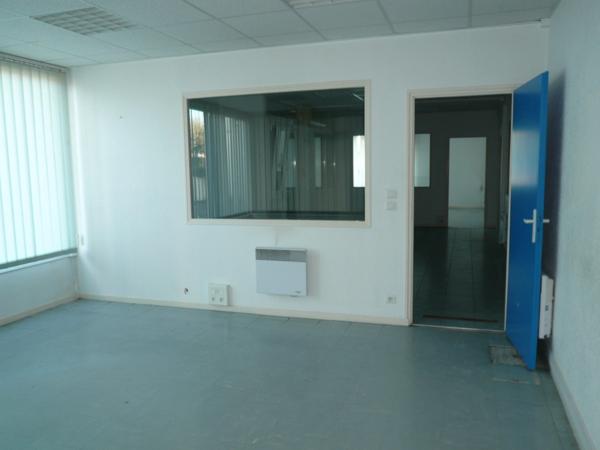 ⚜ A LOUER CHATEAUBERNARD Zone Commercial Local Bureau ⚜