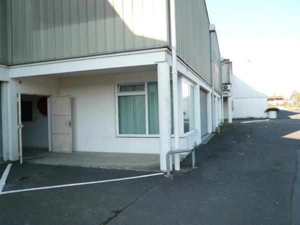 ⚜ A LOUER CHATEAUBERNARD Zone Commercial Local Bureau ⚜