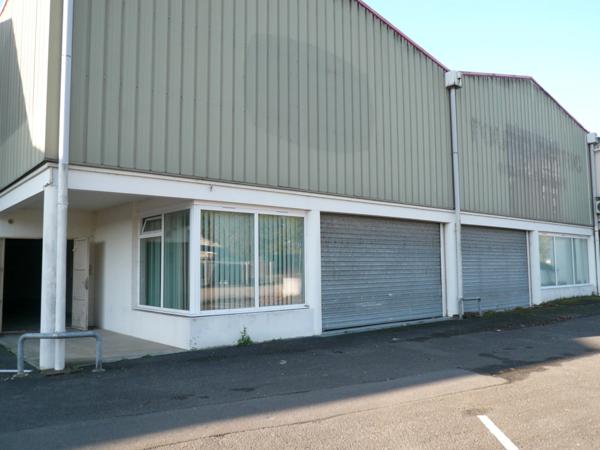 ⚜ A LOUER CHATEAUBERNARD Zone Commercial Local Bureau ⚜