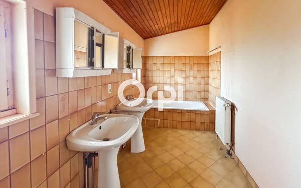 Maison à vendre    5 pièces •  Chazelles-sur-Lyon