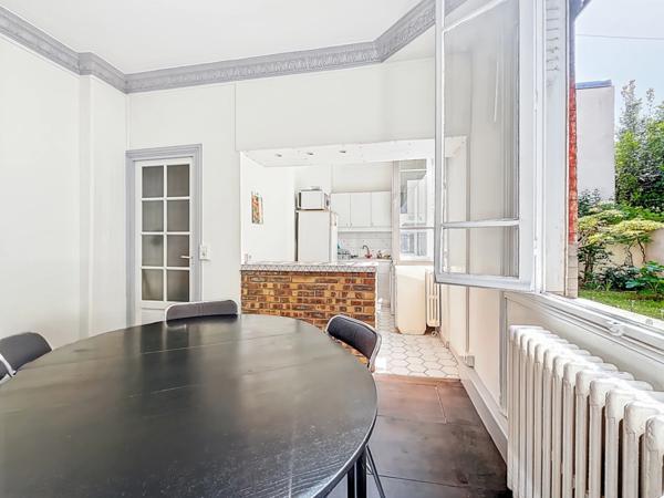 Appartement deux pièces en rez-de-jardin