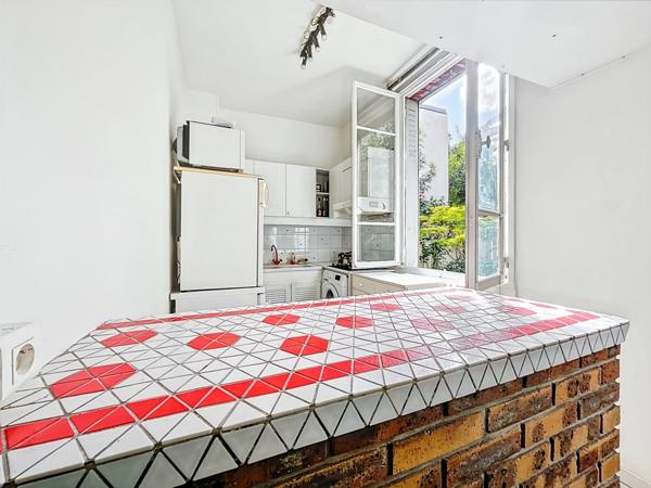 Appartement deux pièces en rez-de-jardin